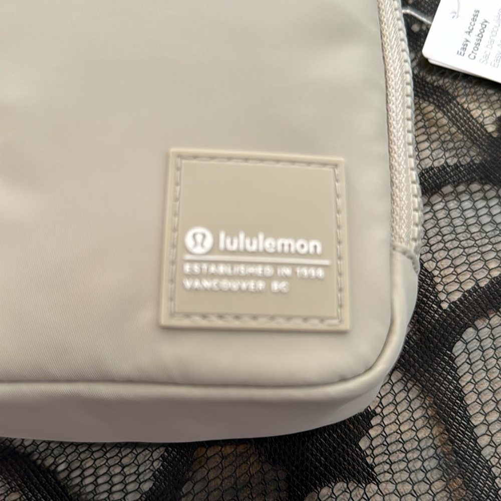 Lululemon Easy access crossbody bag - Picture 2 of 6